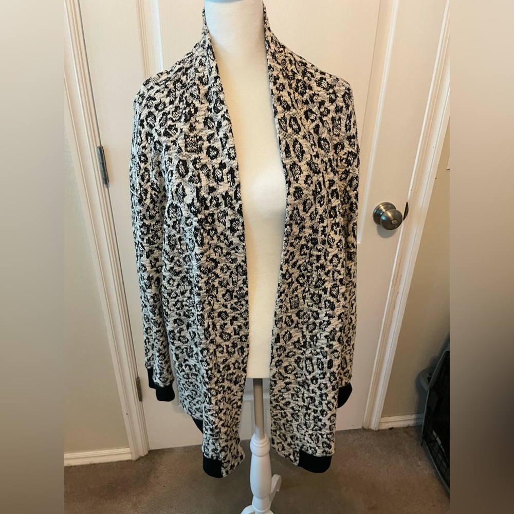 Jones New York Black and Cream Leopard-Print Cardigan - Picture 2 of 9